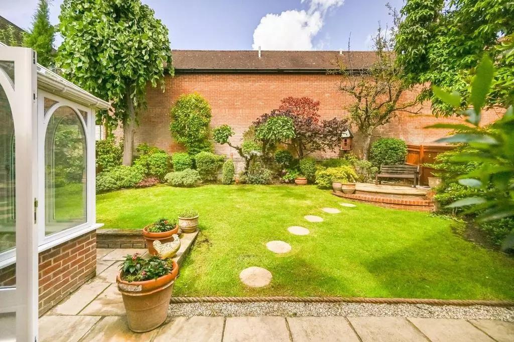 House in Kingston Upon Thames - View 4