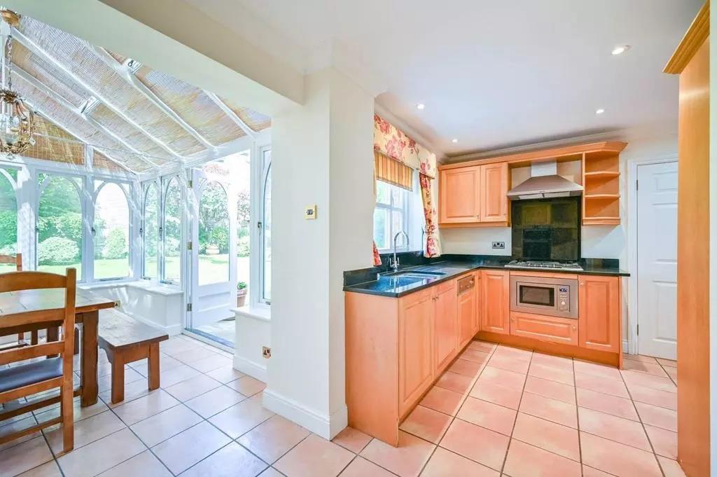 House in Kingston Upon Thames - View 5