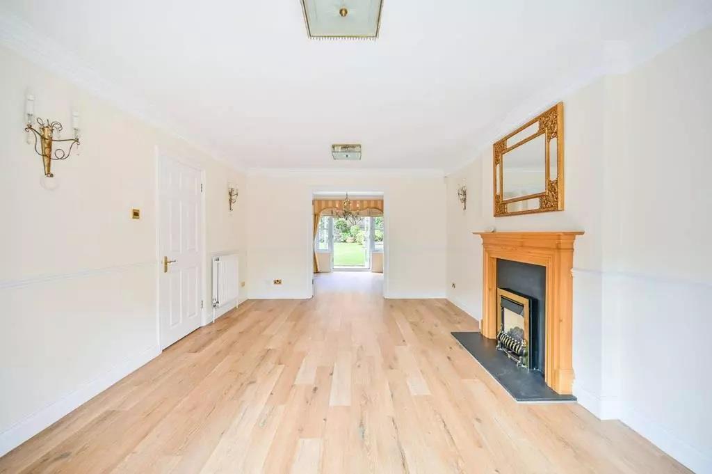 House in Kingston Upon Thames - More