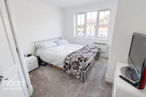 2 bedroom flat for sale, Genas Close, Barkingside