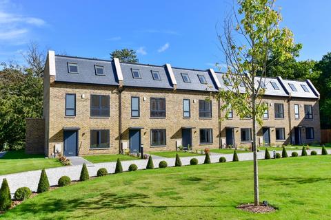 4 bedroom end of terrace house to rent, Manor Lane Longfield DA3