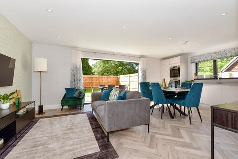 4 bedroom end of terrace house to rent, Manor Lane Longfield DA3