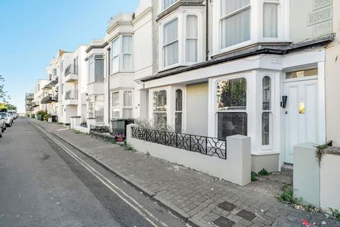 1 bedroom flat for sale, 33 The Steyne, Bognor Regis, West Sussex, PO21 1TX
