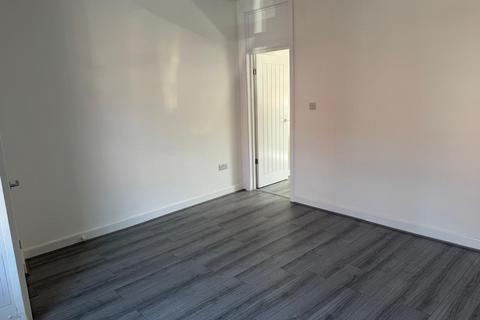 2 bedroom terraced house to rent, Walker Street, Middleton, M24