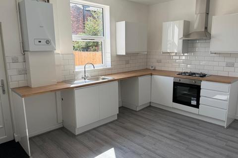 2 bedroom terraced house to rent, Walker Street, Middleton, M24