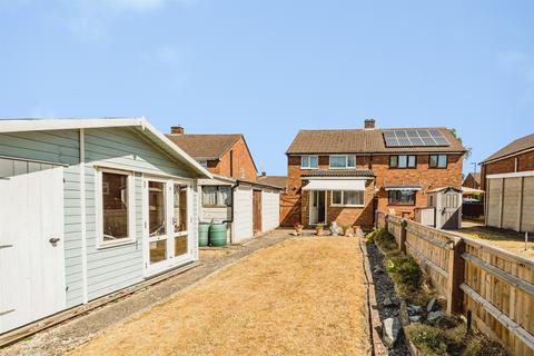 3 bedroom semi-detached house for sale, Queens Mead, Bedgrove, Aylesbury