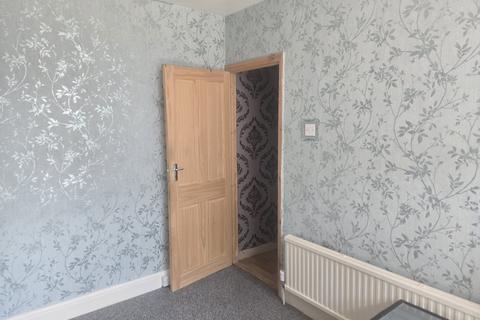 1 bedroom bedsit to rent, Overstone Road, Luton LU4