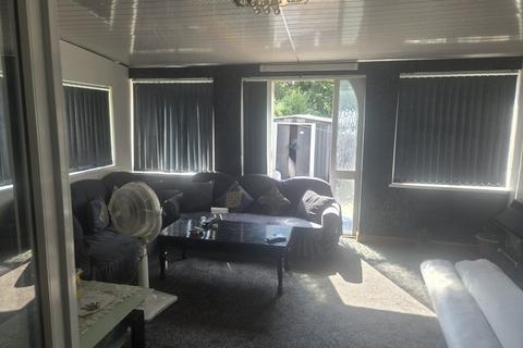 1 bedroom bedsit to rent, Overstone Road, Luton LU4