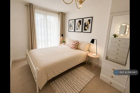 2 bedroom flat to rent, Flowers Close, London, NW2