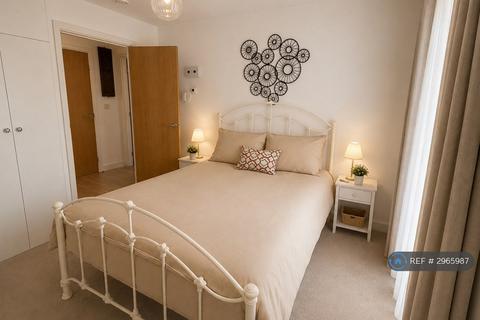 2 bedroom flat to rent, Flowers Close, London, NW2