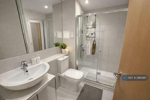2 bedroom flat to rent, Flowers Close, London, NW2