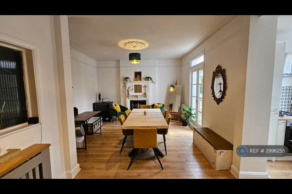 House in London - View 3