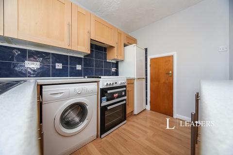 1 bedroom semi-detached house to rent, The Dell, Luton, Bedfordshire, LU2