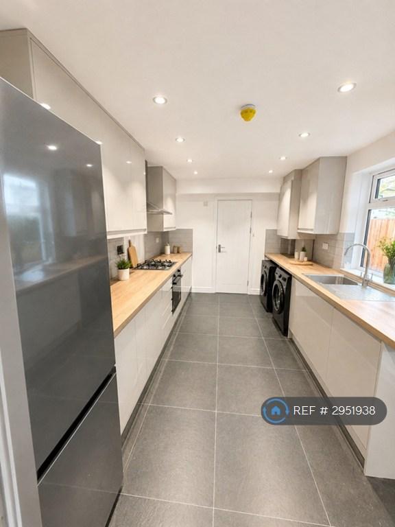 House in London, Upton Park - More