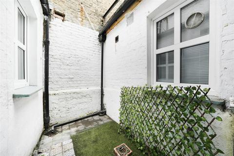 undefined, Southwell Gardens, London SW7