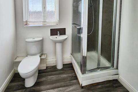 2 bedroom flat to rent, Larch Close, Warwickshire CV10