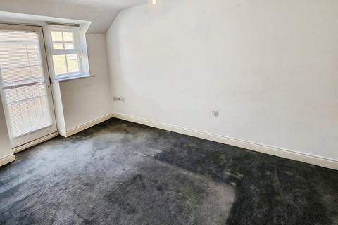 2 bedroom flat to rent, Larch Close, Warwickshire CV10