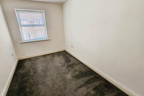 2 bedroom flat to rent, Larch Close, Warwickshire CV10