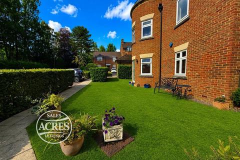 2 bedroom apartment for sale, Thornhill Court, Streetly, Sutton Coldfield