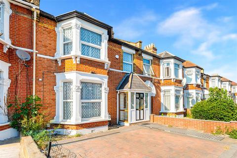 3 bedroom terraced house for sale, Kinfauns Road, Ilford
