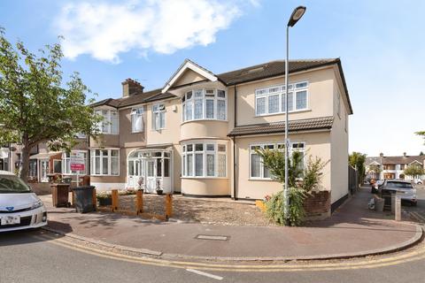 5 bedroom end of terrace house for sale, Stratton Drive, Barking