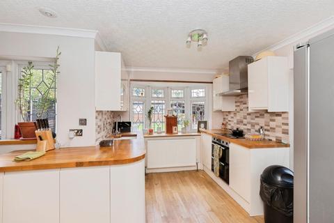 5 bedroom end of terrace house for sale, Stratton Drive, Barking