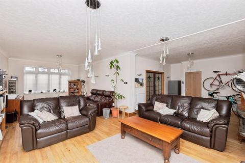 5 bedroom end of terrace house for sale, Stratton Drive, Barking