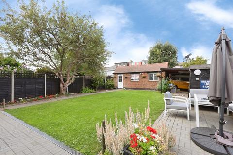5 bedroom end of terrace house for sale, Stratton Drive, Barking