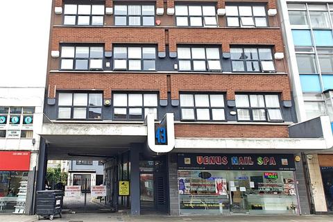 Studio to rent, 43 Chase Side, Southgate N14