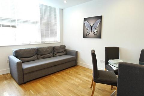 Studio to rent, 43 Chase Side, Southgate N14