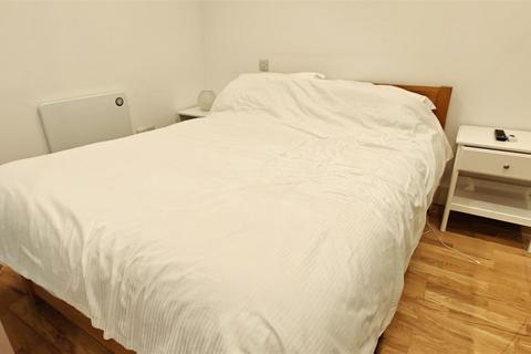 Studio to rent, 43 Chase Side, Southgate N14