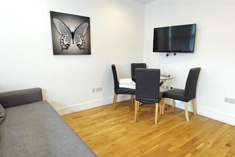 Studio to rent, 43 Chase Side, Southgate N14