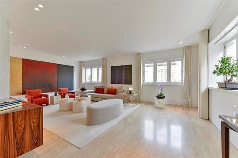 4 bedroom detached house to rent, Ennismore Street, Knightsbridge, London SW7