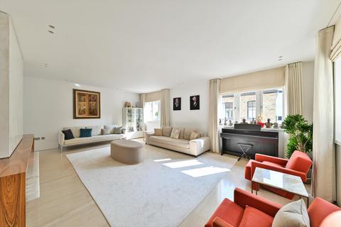 4 bedroom detached house to rent, Ennismore Street, Knightsbridge, London SW7