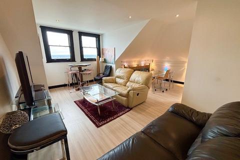 2 bedroom apartment to rent, Ross Road, London SE25