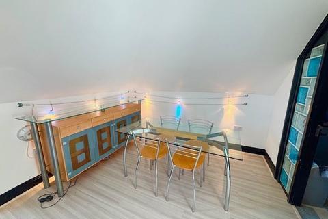 2 bedroom apartment to rent, Ross Road, London SE25