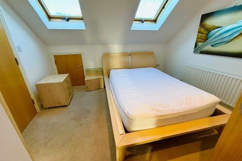 2 bedroom apartment to rent, Ross Road, London SE25