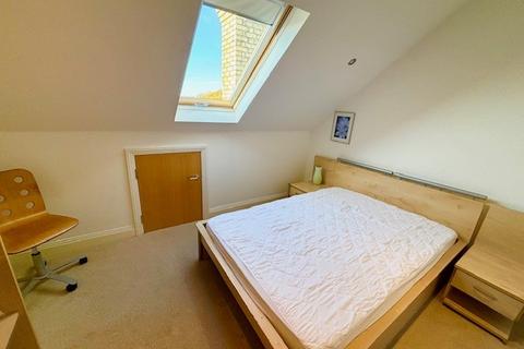 2 bedroom apartment to rent, Ross Road, London SE25