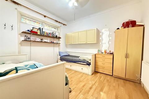 4 bedroom house for sale, Colenso Road, Newbury Park