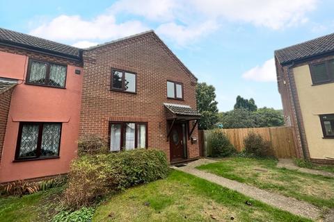 4 bedroom semi-detached house to rent, Oak Drive, Beck Row, BURY ST. EDMUNDS