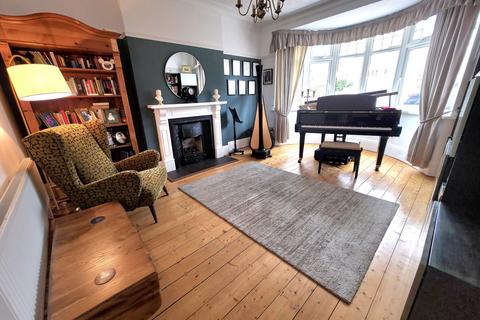 5 bedroom detached house for sale, Cherry Grove, Sketty, Swansea, City And County of Swansea.