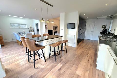 5 bedroom detached house for sale, Cherry Grove, Sketty, Swansea, City And County of Swansea.