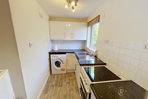 Studio to rent, Arlidge Crescent, Kenilworth