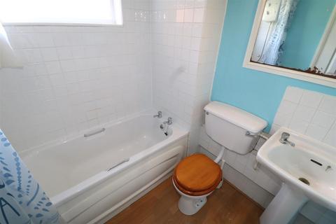 Studio to rent, Arlidge Crescent, Kenilworth