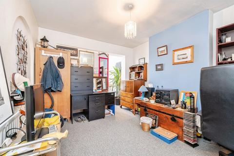 3 bedroom detached house for sale, Leggatts Way, Watford