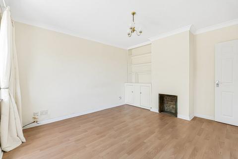 2 bedroom bungalow for sale, Grove End Road, Farnham, Surrey, GU9