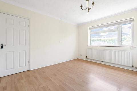 2 bedroom bungalow for sale, Grove End Road, Farnham, Surrey, GU9