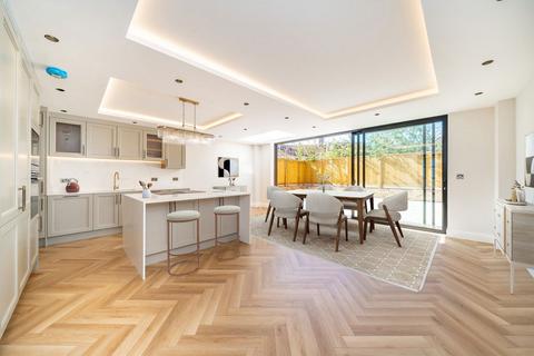 Winston Close, Raynes Park SW20