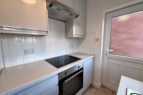 2 bedroom terraced house for sale, Springstone Avenue, Ossett, West Yorkshire, WF5