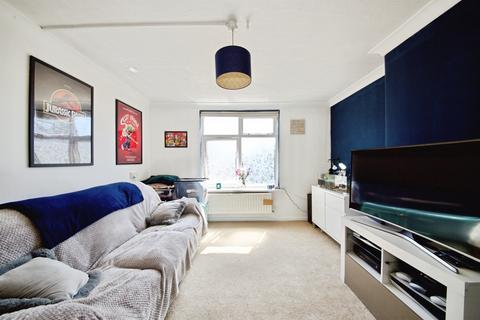 1 bedroom maisonette for sale, Haskard Road, Dagenham